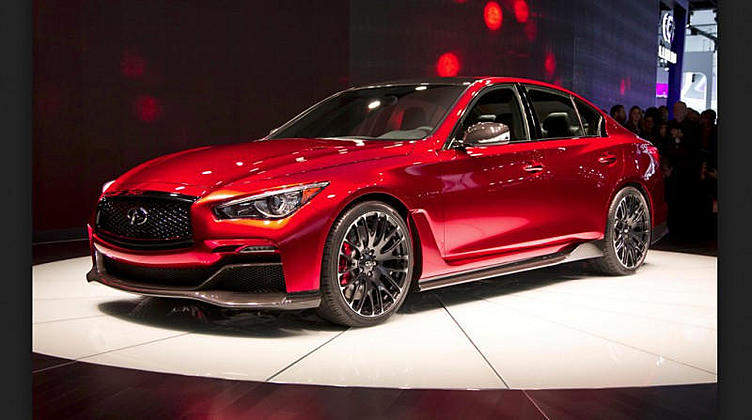 Перед Infiniti Q50 Eau Rouge забрезжило серийное будущее Перед Infiniti Q50 Eau Rouge забрезжило серийное будущее