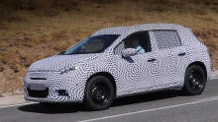 Фото шпионы засняли вседорожную версию хэтча Peugeot 208 Фото шпионы засняли вседорожную версию хэтча Peugeot 208