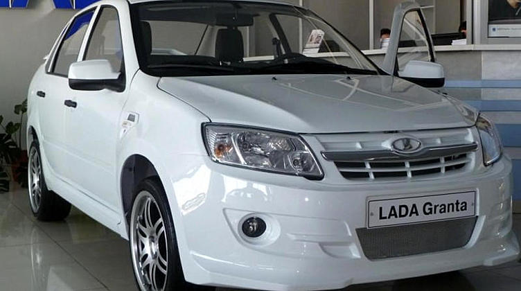АВТОВАЗ передал два лифтбека Lada Granta для президента Татарстана АВТОВАЗ передал два лифтбека Lada Granta для президента Татарстана