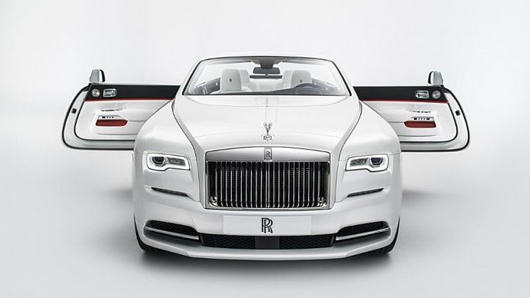 Rolls-Royce представил Dawn с разноцветными крышами Rolls-Royce представил Dawn с разноцветными крышами