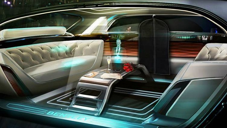 Компания Bentley придумала интерьер с «голографическим дворецким» Компания Bentley придумала интерьер с «голографическим дворецким»