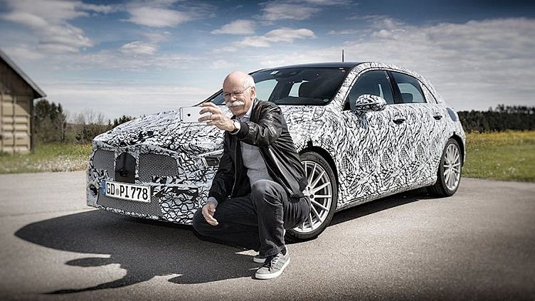 Глава Daimler сфотографировал новый «Мерседес» A-Class Глава Daimler сфотографировал новый «Мерседес» A-Class