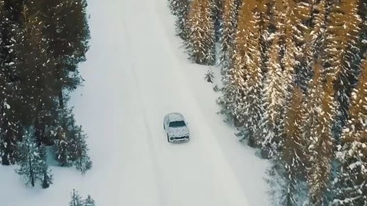 Новый Lamborghini Urus в снегах [Video]