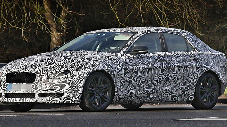 Младший седан Jaguar XS начал обретать форму Младший седан Jaguar XS начал обретать форму