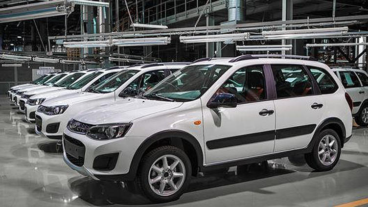 Экспорт автомобилей Lada рухнул почти наполовину Экспорт автомобилей Lada рухнул почти наполовину