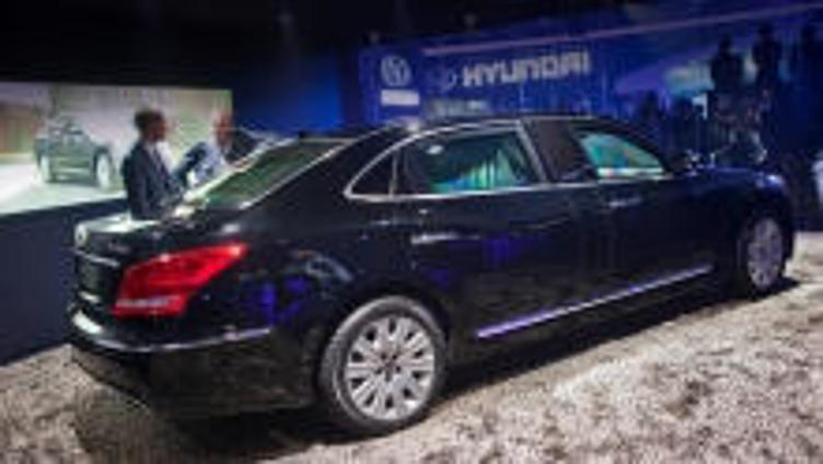 Корейцы привезли в Москву бронированный Hyundai Equus Корейцы привезли в Москву бронированный Hyundai Equus