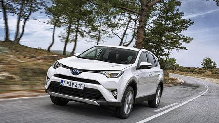 Обновленная Toyota RAV4 появится в России через пару месяцев Обновленная Toyota RAV4 появится в России через пару месяцев