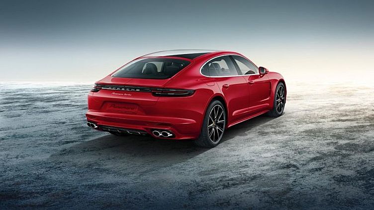 В Porsche поработали над стилем самой роскошной «Панамеры» В Porsche поработали над стилем самой роскошной «Панамеры»