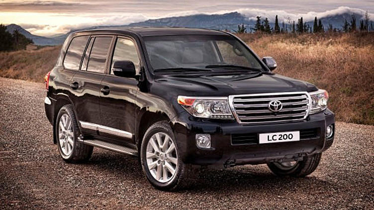 Toyota начинает продажи в России обновленного Toyota Land Cruiser 200