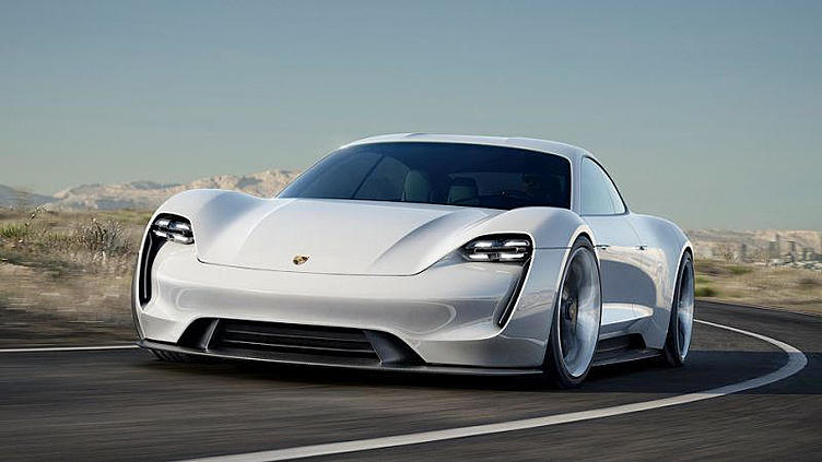 Компания Porsche построила четырехместный электросуперкар Компания Porsche построила четырехместный электросуперкар