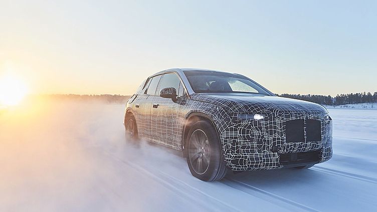 BMW тестирует электрический iNext в зимних условиях BMW тестирует электрический iNext в зимних условиях