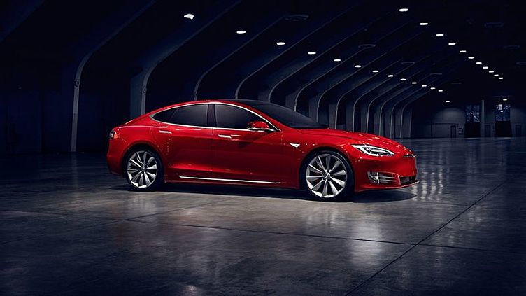 Обновленная Tesla Model S сравняется по разгону с LaFerrari Обновленная Tesla Model S сравняется по разгону с LaFerrari
