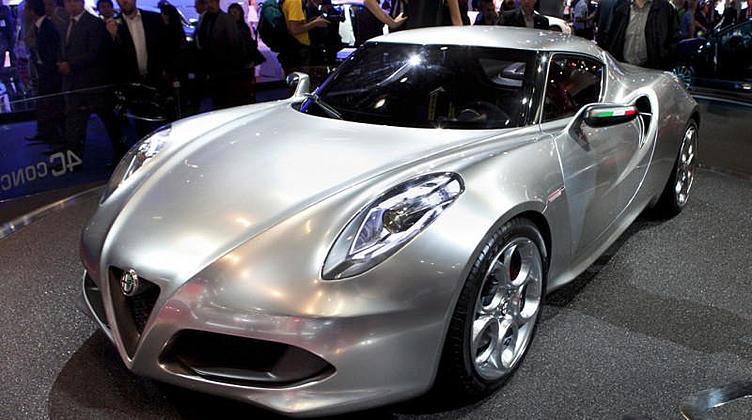 Компактный спорткар Alfa Romeo хотят сделать мощнее и злее Компактный спорткар Alfa Romeo хотят сделать мощнее и злее