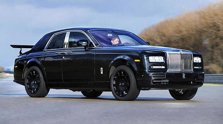 Rolls-Royce показал прототип своего первого внедорожника Rolls-Royce показал прототип своего первого внедорожника