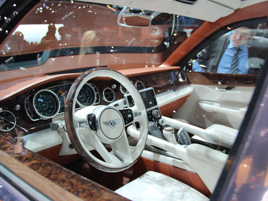 Bentley Exp 9 f салон