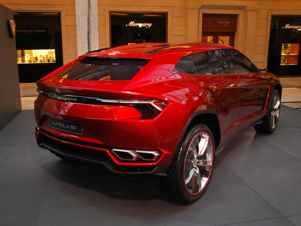 Lamborghini кроссовер Urus