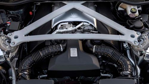 На моторе вместо имени сборщика, как на всех агрегатах AMG, будет установлена табличка с именем и подписью сотрудника Aston Martin, который инспектировал мотор перед установкой на автомобиль.