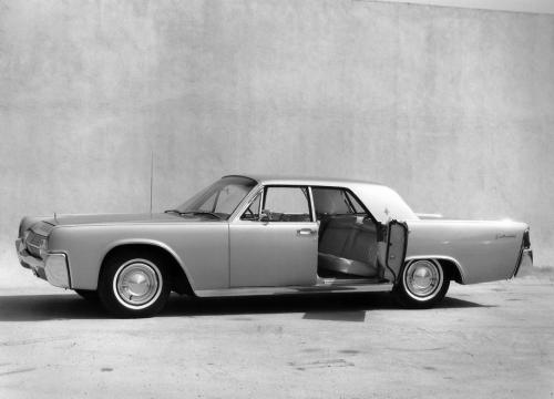 Lincoln Continental 1962 года.