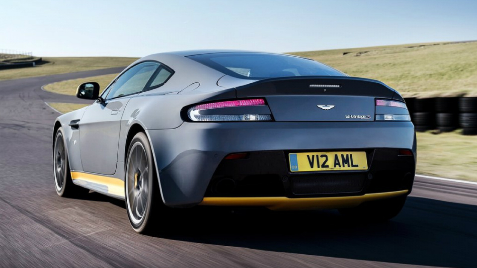 Aston Martin v12 Vantage 2017