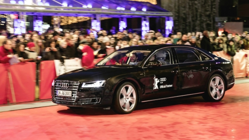 Audi A8 превратили в беспилотное VIP-такси